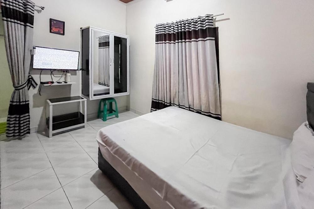 Kostel 99 Pangkal Pinang Redpartner Hotell Exteriör bild