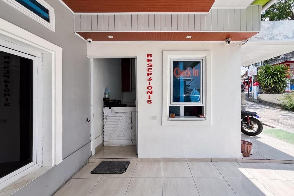 Kostel 99 Pangkal Pinang Redpartner Hotell Exteriör bild