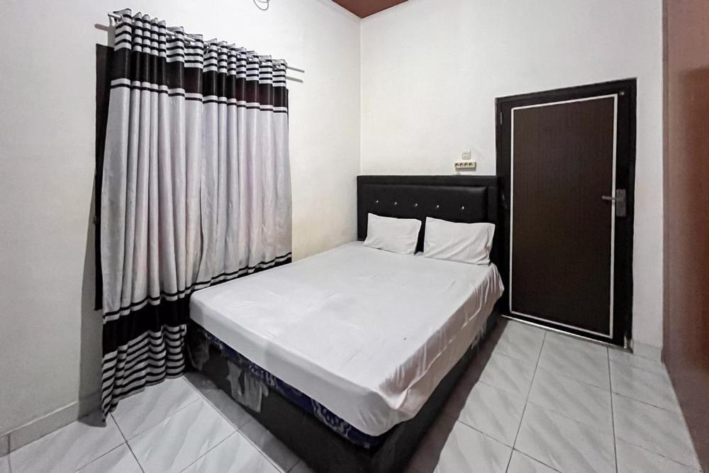 Kostel 99 Pangkal Pinang Redpartner Hotell Exteriör bild