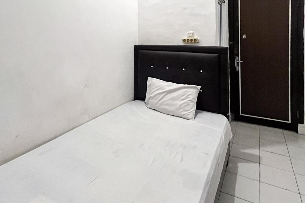 Kostel 99 Pangkal Pinang Redpartner Hotell Exteriör bild
